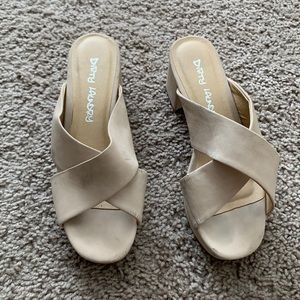 Dirty Laundry size 6 nude heels